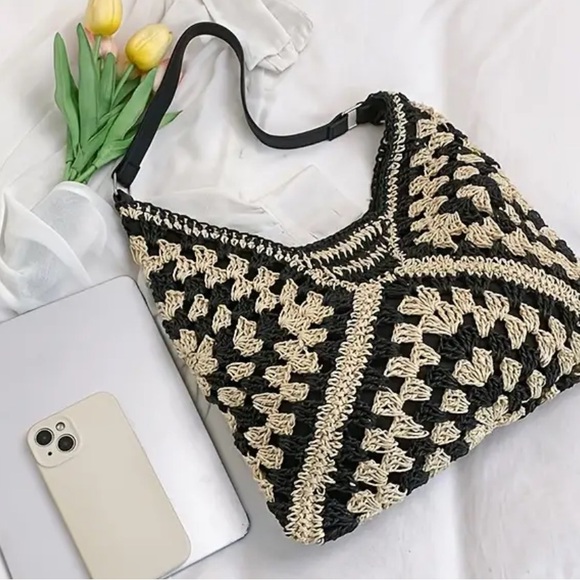 FINAL PRICE ❤️‍🔥 BEACH BAG ❤️‍🔥 NWT BLACK/CREAM HOBO BAG - Picture 7 of 10